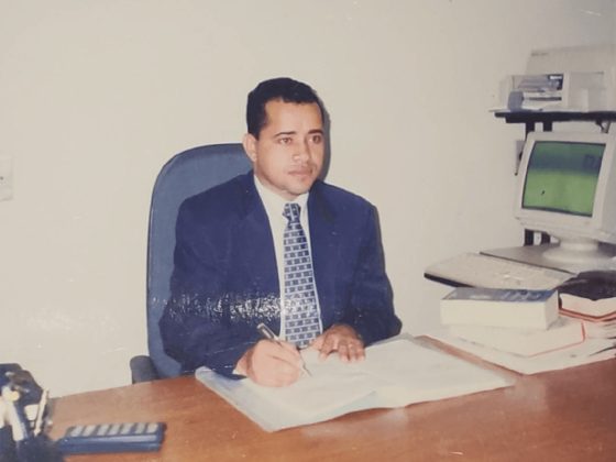 Dr. Ezequiel Nuno Ribeiro no escritório de Colatina, nos primeiros anos